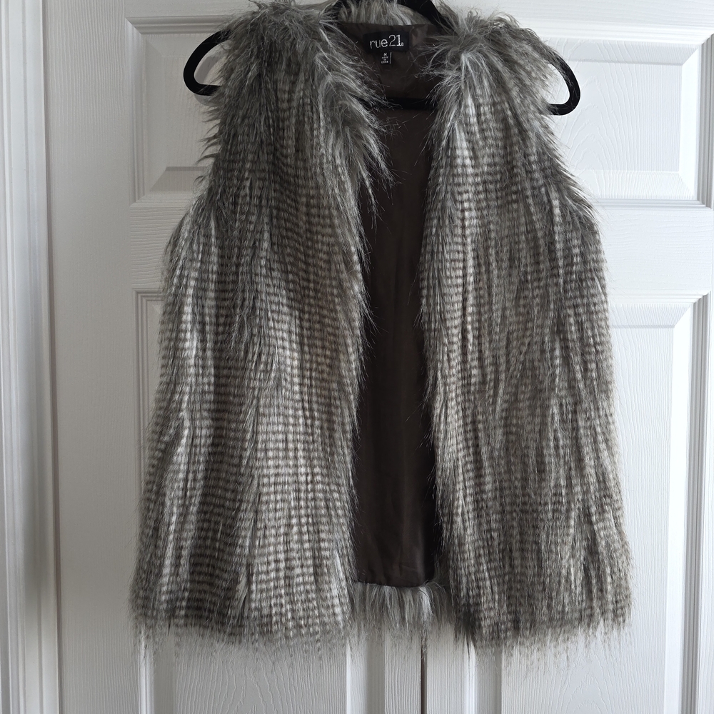 Rue21 Gray Faux Fur Vest